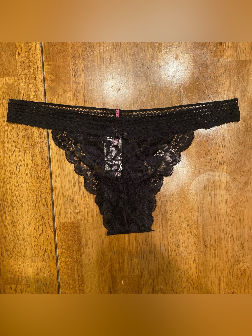 NWT Vintage VS Pink Floral Print Black Lace with Tiny Bow Thong Size M